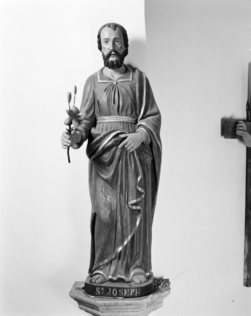 2 statues (en pendant, petite nature) : Vierge à l'enfant, saint Joseph, chapelle Notre-Dame-de-Locmaria et Notre-Dame-de-Beaupros (Guidel)