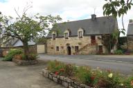 Maison, 8 place de l'église (Séglien)