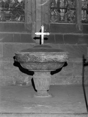 Fonts baptismaux (cuve baptismale à infusion), prieuré de chanoines réguliers de Saint-Augustin, de génovefains puis église paroissiale Saint-Pierre, Saint-Paul (Bazouges-la-Pérouse)