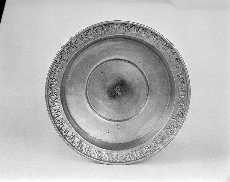 Plat de quête 1, dit Tasse de Notre-Dame des Fleurs, chapelle Saint-Mélec (Lanouée fusionnée en Forges de Lanouée en 2019)