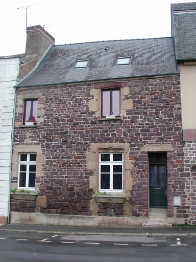 Maison, 11 place du Tribunal (Montfort-sur-Meu)