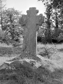 Croix monumentale de la Ville-au-Comte (Monteneuf)