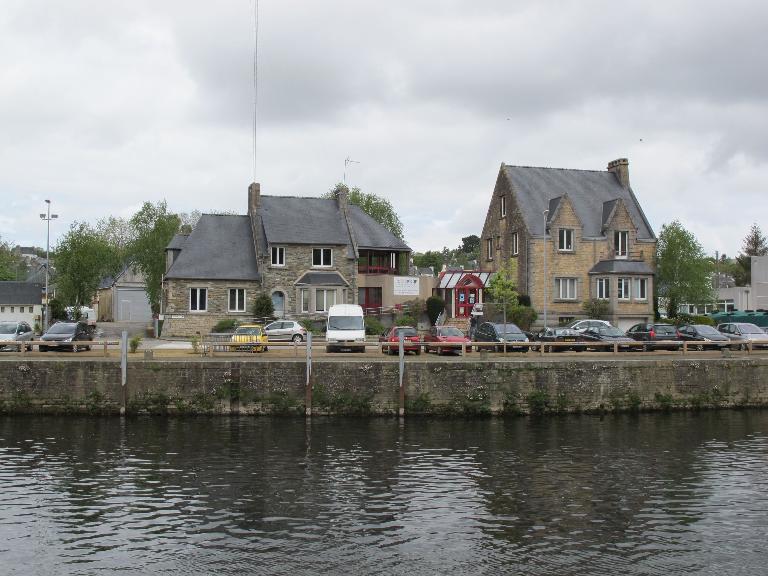 Maisons, 30a et 30b quai Alba, actuellement établissement administratif intercommunal (Châteaulin)