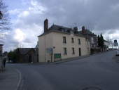 Maison, 11 rue Sainte Croix ;  rue Julien et Pierre Gourdel (Châteaugiron)