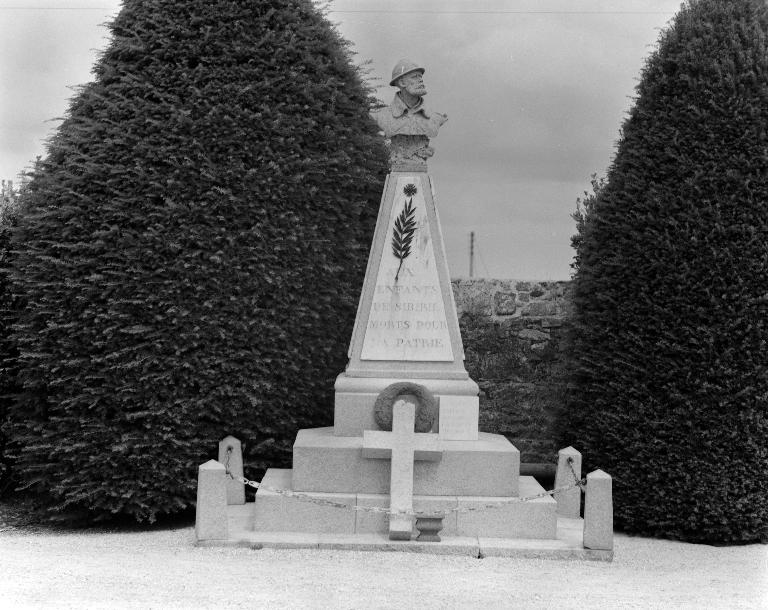 Monument aux morts, cimetière (Sibiril)