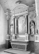 Ensemble de l'autel secondaire nord : autel, retable, 2 gradins d'autel, chapelle Saint-Golven, le Vieux-Bourg (Taupont)