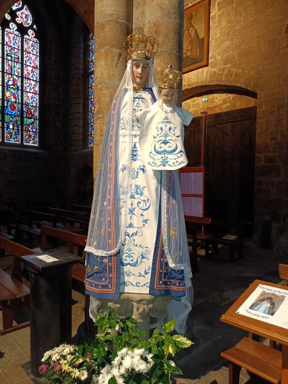 Statue de procession : Vierge à l'Enfant, dite Notre-Dame de Bon Secours, Basilique Notre-Dame-de-Bon-Secours (Guingamp)
