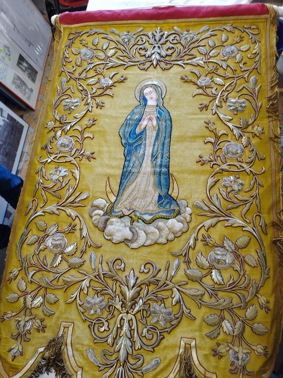 Bannière de procession : saint Convoïon, Immaculée Conception, abbatiale Saint-Sauveur (Redon)