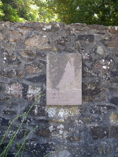 Plaque commémorative en hommage au marin Paul Cornillet
