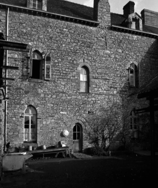 Manoir des Provotières (Bourg-des-Comptes)