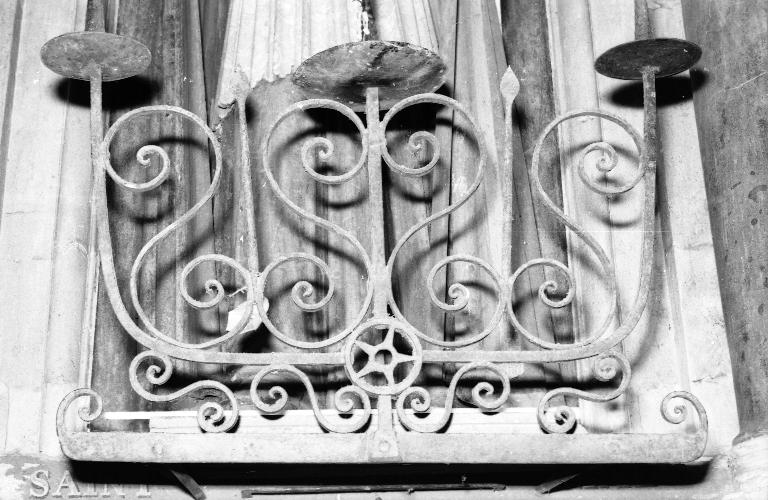 Ensemble de deux chandeliers d'applique, église paroissiale Saint-Malo (Locmalo)