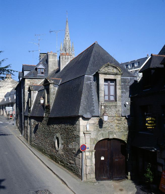 Maison de commerçant, 8, 10 rue des Trente (Josselin)
