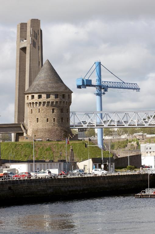 Édifice fortifié dit "Tour Tanguy" actuellement musée, square Pierre Péron (Brest)