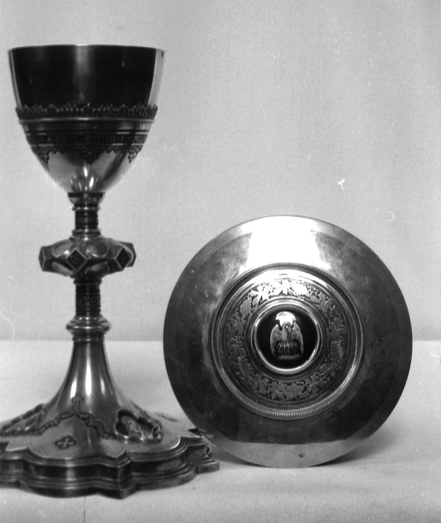 Calice, patène (3), église paroissiale Sainte-Anne (Sainte-Anne-sur-Vilaine)