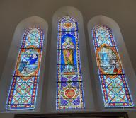 Ensemble de 7 verrières à personnages des baies 0 à 6 : Éducation de la Vierge, Saint Joseph, Saint Fiacre, Donation du Rosaire, Immaculée Conception, apparition de lourdes, Sacré-Cœur et Sainte Marguerite-Marie Alacoque, Sacré-Cœur, Crucifixion, église Sainte-Zéphirine (Tréal)
