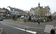 Place du Grand Marché, puis place de la Liberté, puis place du département, puis place Napoléon le Grand, puis de l'hôtel de ville, actuellement place Maurice Marchais (Vannes)
