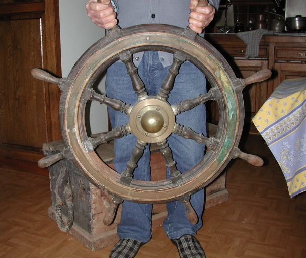 Matériel d'aide à la navigation : barre à roue