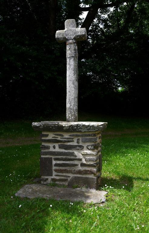 Croix monumentale, chapelle Saint-Mathurin (Saint-Martin-sur-Oust)