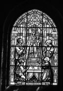 Verrière 1 : saint Pierre ; saint Paul ; saint Joseph (?), Saint Louis, Apparition, Adoration de la Vierge, saint évêque, sainte Thérèse, Baptême du Christ, verrière à personnages, église paroissiale Saint-Pierre, Saint-Paul (Neulliac)
