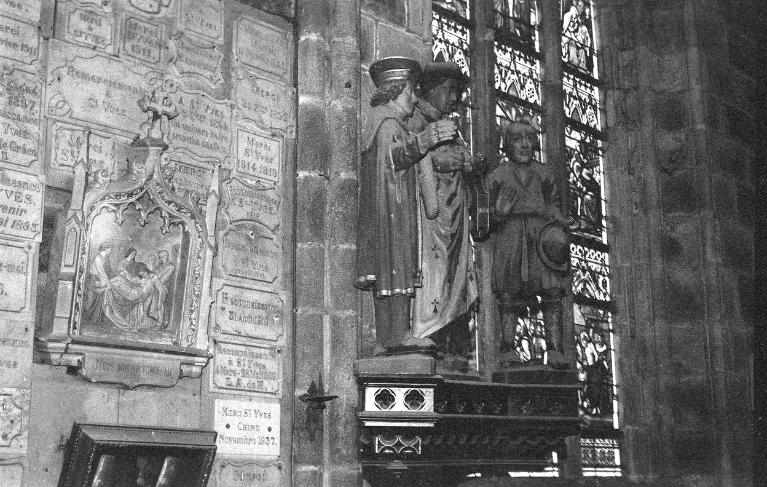 Groupe sculpté : saint Yves entre le riche et le pauvre (Minihy-Tréguier)