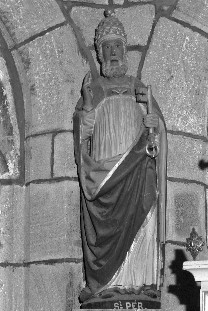Statue (d'applique, grandeur nature) : saint Pierre, église paroissiale Saint-Budoc (Trégarvan)