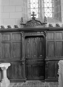 Autel, clôture liturgique, lambris de hauteur, stalle, fauteuil de célébrant, banc, style néo-gothique, église paroissiale Saint-Sauveur (ou Saint-Goustan) (Auray)
