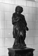 Statue (d'applique, petite nature) : Saint Yves de Tréguier, prieuré de bénédictins, église paroissiale Saint-Jean-Baptiste (Ercé-en-Lamée)