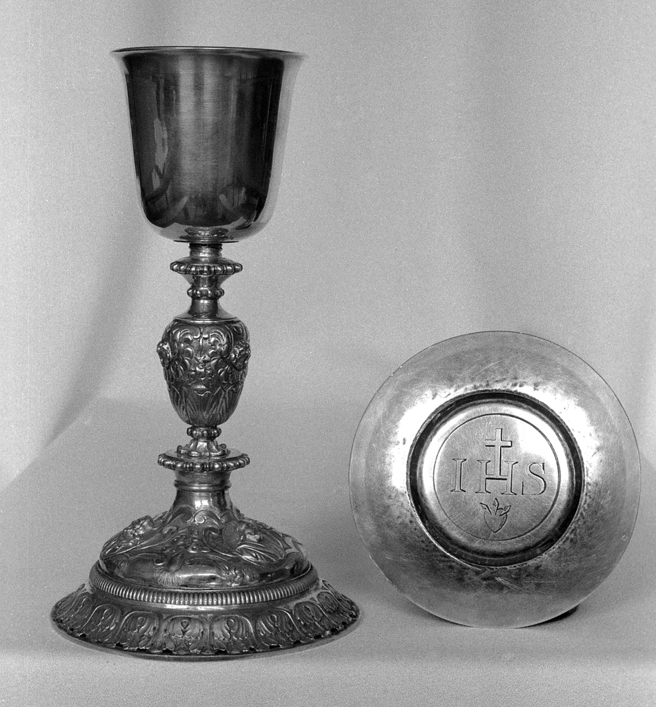 Calice, patène (1), église paroissiale Saint-Pierre (Ploërdut)