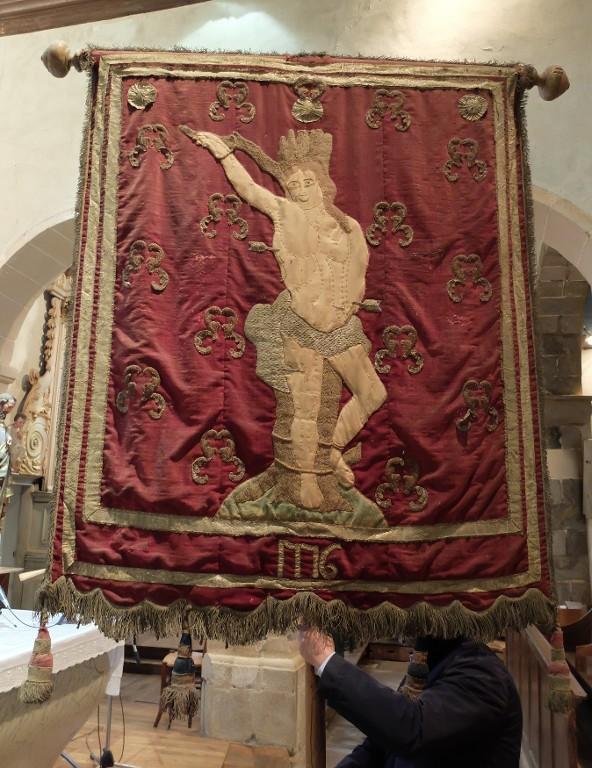 Bannière : saint Juvat, saint Sébastien, église Saint-Juvat (Saint-Juvat)