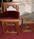 Fauteuil de célébrant et 4 tabourets