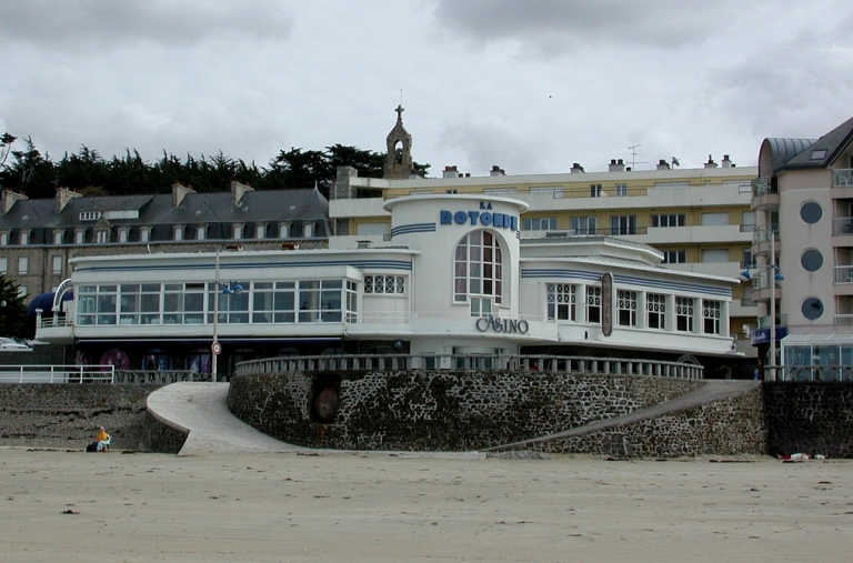 Casino du Val-André dit La Rotonde, 1 promenade de la Digue ; 8, 10 rue Winston Churchill ; 4 place des Régates (Pléneuf-Val-André)