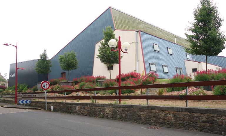Complexe sportif "le Carpont", rue des Écoles (Louannec)