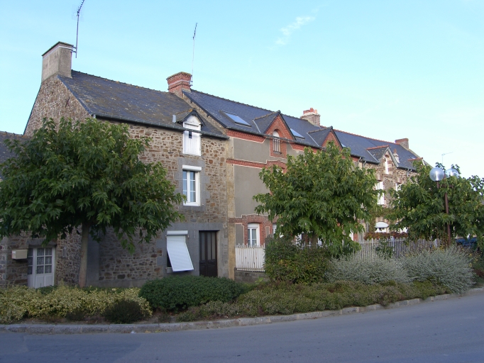 Maison, 1 place de l'Eglise (Saint-Guinoux)