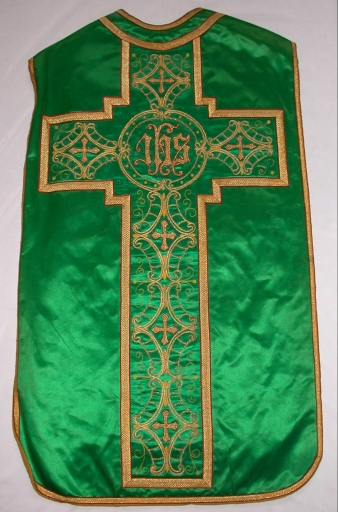 Ornement vert : chasuble, bourse de corporal, étole, manipule, voile de calice