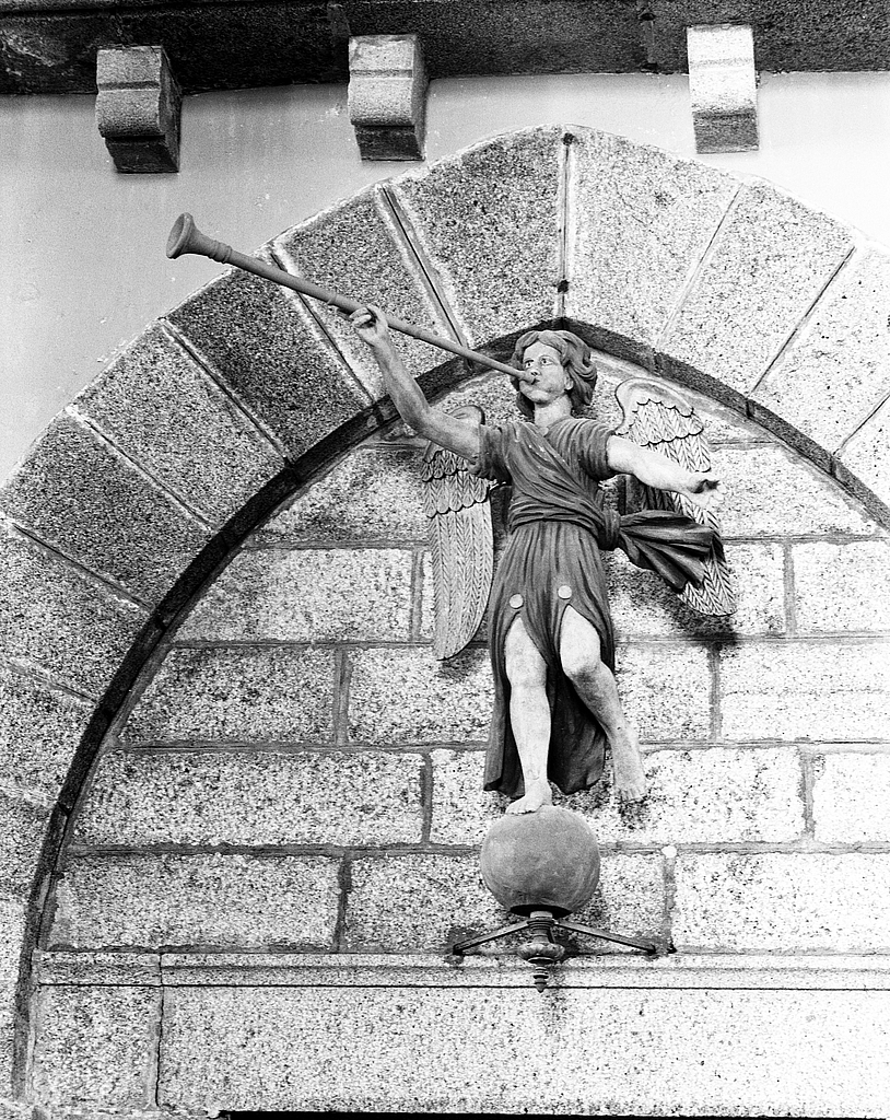 Statue (petite nature) : ange musicien, église paroissiale Saint-Pierre (Plouénan)