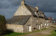 Alignement de 6 maisons, la Ville Odia (Bonnemain)