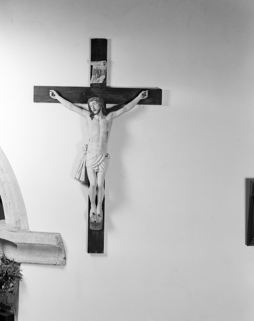 Croix : Christ en croix, chapelle Saint-Aubin (Pont-Scorff)