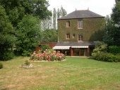 Moulin à farine, puis minoterie du Gué Larron, actuellement maison (La Prénessaye)