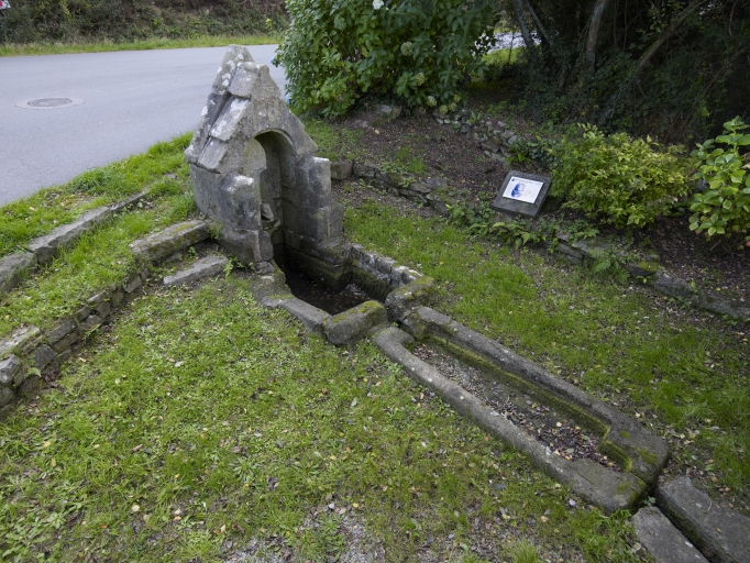 Fontaine de dévotion dite de Saint-Divy, rue de Rosmadec (Telgruc-sur-Mer)