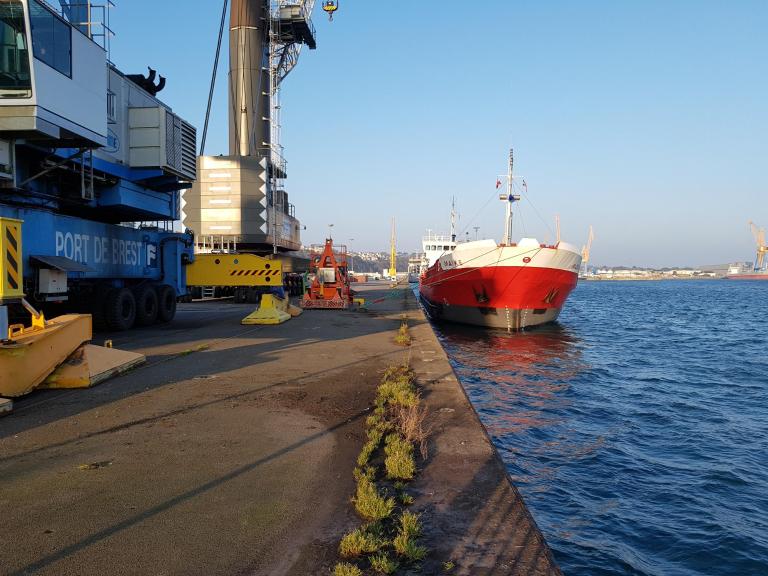 Quais de réparation 2 et 3, puis quais plate-forme multimodale ou terminal conteneurs et passerelle Ro-ro, port de commerce (Brest)