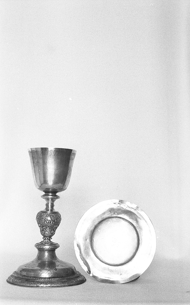 Calice, patène (2), église paroissiale Saint-Juvat (Saint-Juvat)