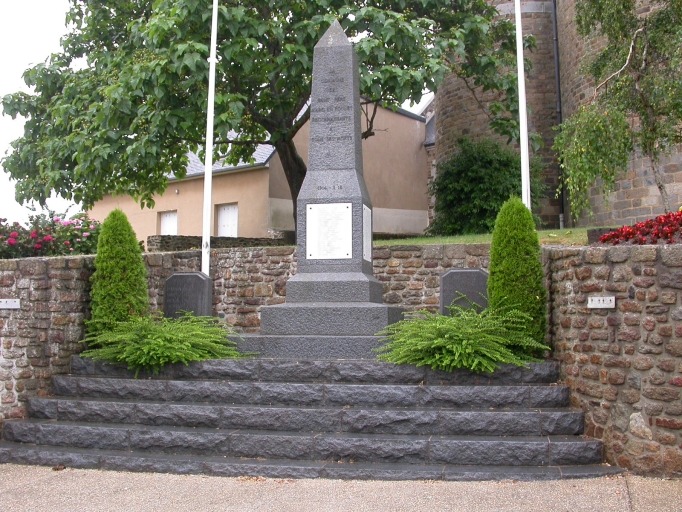 Monument aux morts, place des Anciens Combattants (Saint-Père-Marc-en-Poulet)