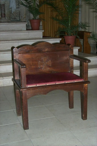 Ensemble d'un fauteuil de célébrant et de 2 tabourets d'église