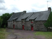 Alignement de maisons, le Gué aux Moines (Paimpont)