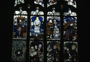 Verrière à personnages de la baie 5 : Scènes de la vie du Christ ; Scènes de la vie de saint Roch, église Saint-Gilles (Malestroit)