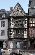 Maison à boutique à pans de bois du 16e siècle, dite Maison du Chapelier, 29 place du Général-Leclerc (Lannion)