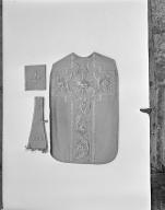 Chasuble, manipule, bourse de corporal, prieuré Notre-Dame, église paroissiale, mairie (Île-d'Arz)