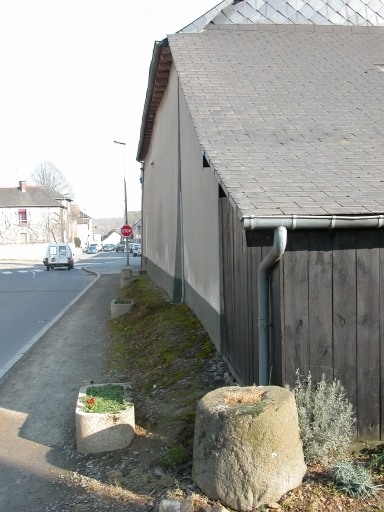 Croix de chemin, rue de Romillé (Gévezé)