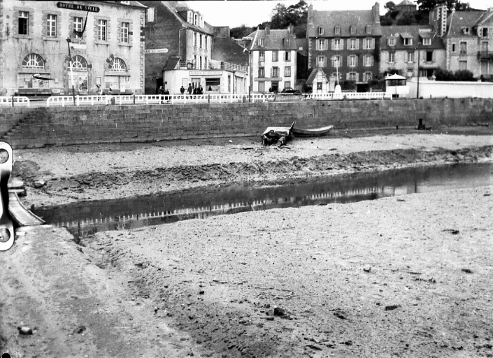 Quai Jean-Bart et quai de Courcy (Binic fusionnée en Binic-Etables-sur-Mer en 2016)