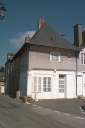 Maison, 9 place du Prieuré (Livré-sur-Changeon)